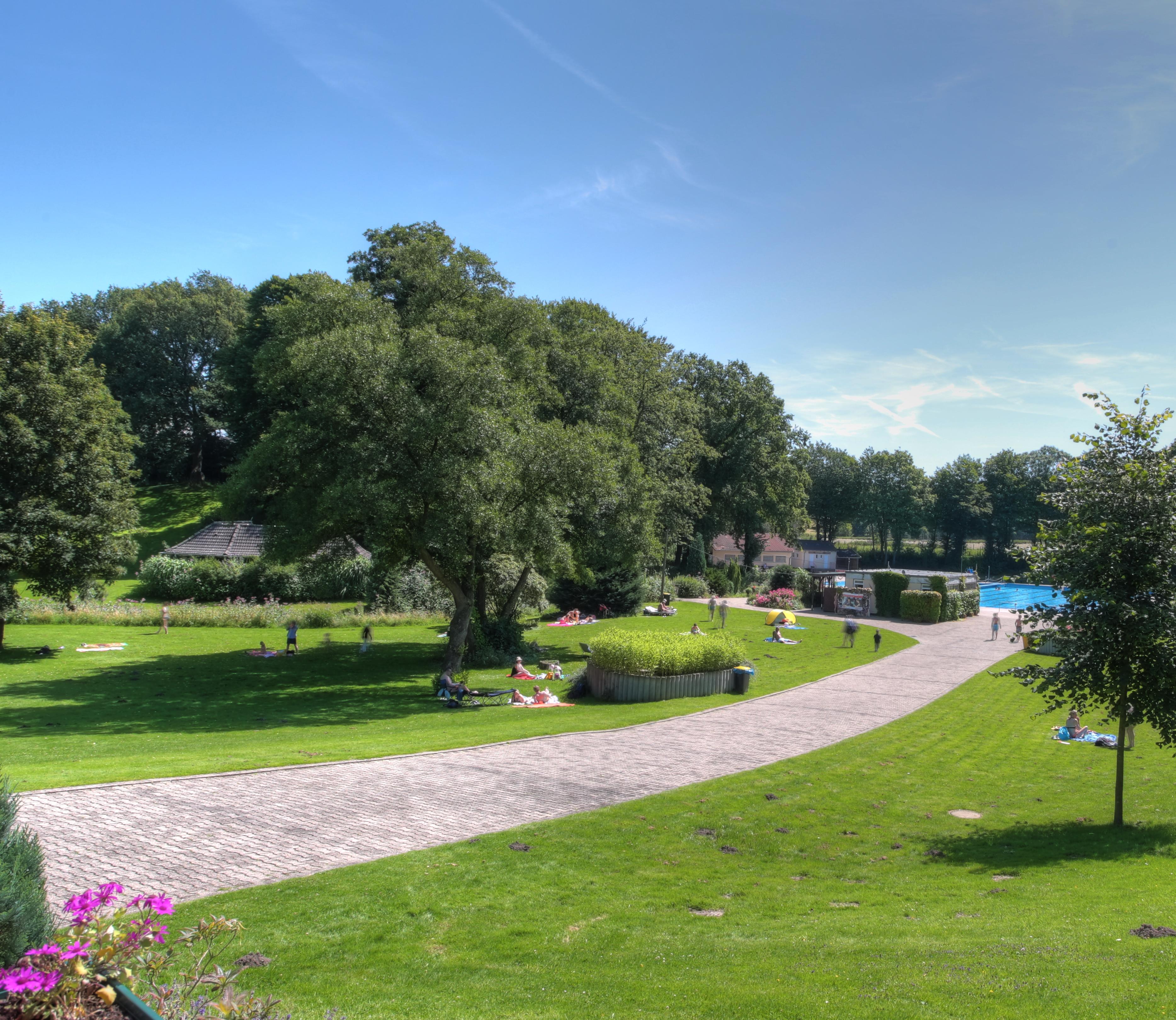 Liegewiese Freibad Wellinghofen Liegewiese Freibad Wellinghofen